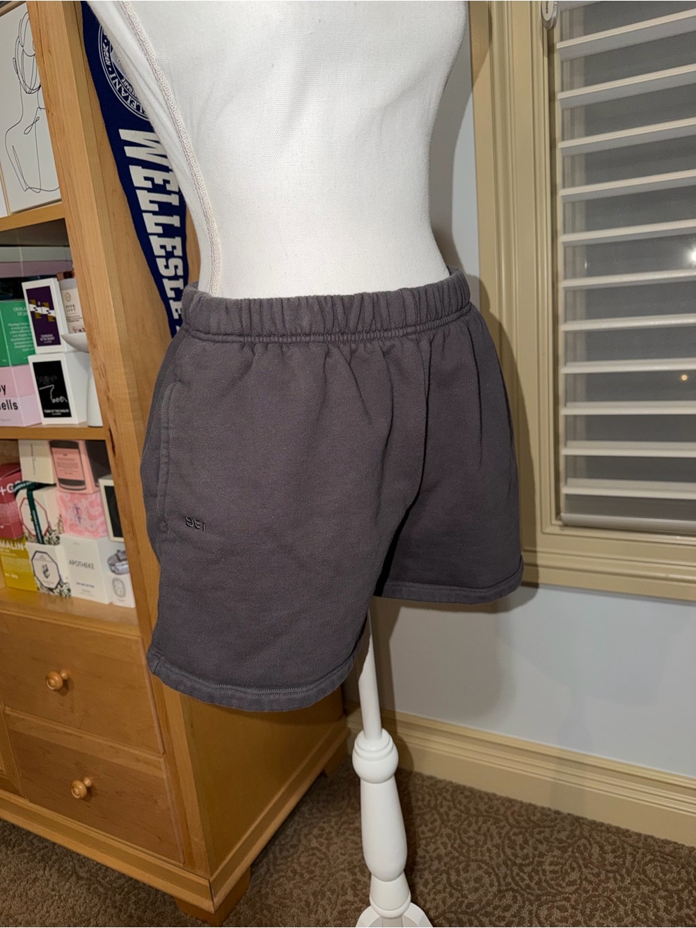 Set Active Women’s Resort Staple Charcoal Sweat Shorts Size Medium